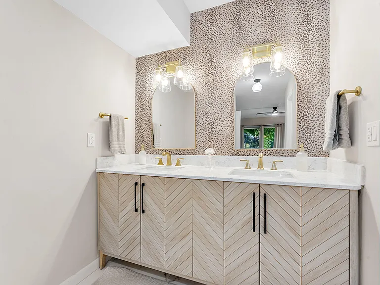 11230 Green Lake Dr #204 — Photo 26
