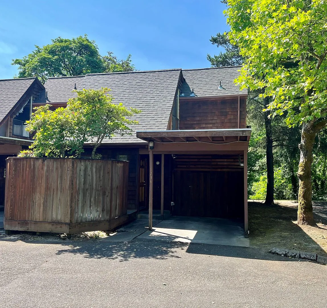 Townhouse By Avery Park — Photo 1