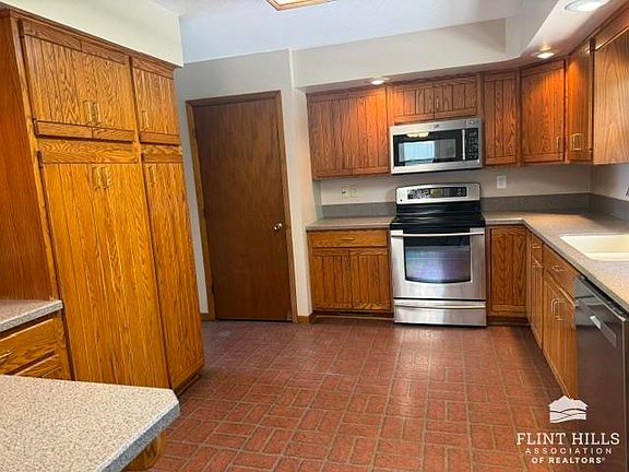 5th image of 211 Frederick St