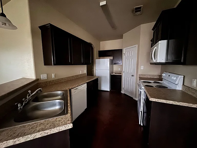 4305 Cambridge Dr — Photo 6