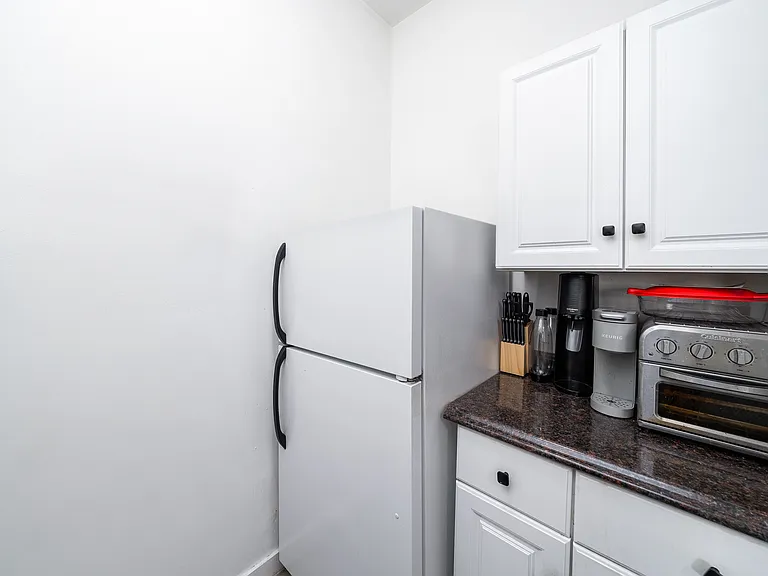 600 Willow Ave #1 — Photo 4