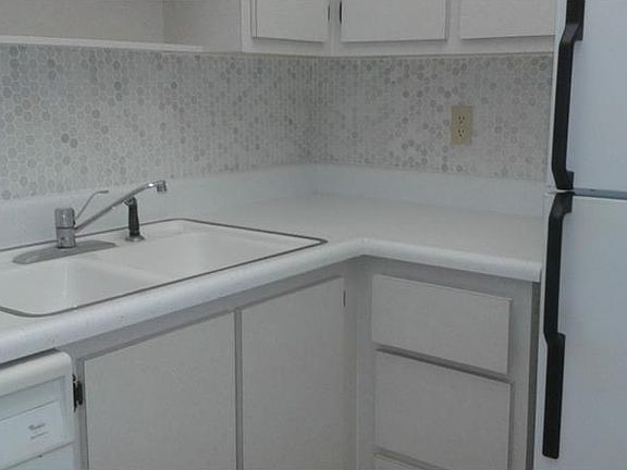 4th image of 5970 80th St N Unit 407