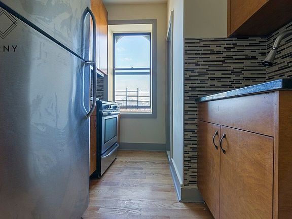 2nd image of 257 Cooper St APT 5