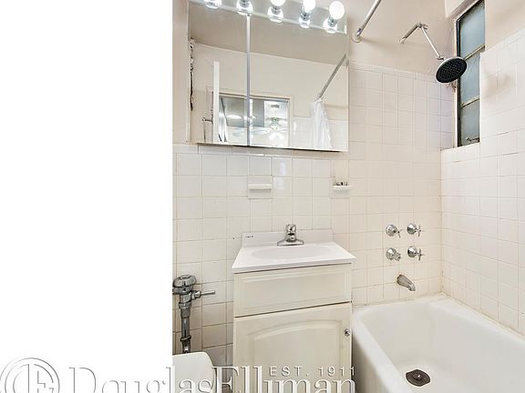 3rd image of 215 E 89th St APT 4A
