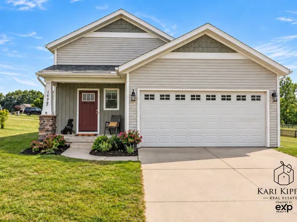 1698 Trent Ridge Ct NE, Cedar Springs, MI 49319