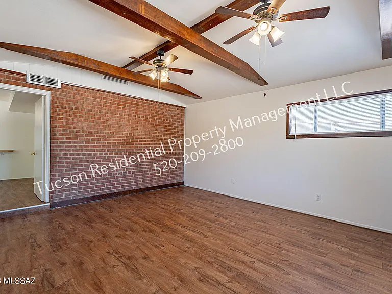 826 E Water St — Photo 10
