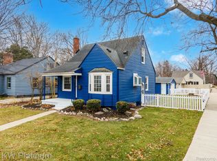 1027 Orchard Grove Dr, Royal Oak, MI 48067