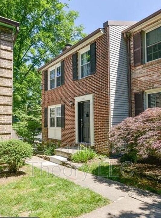 1st image of 300 Gundry Dr