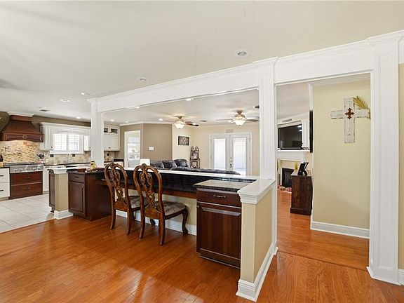 3rd image of 168 Willow Dr