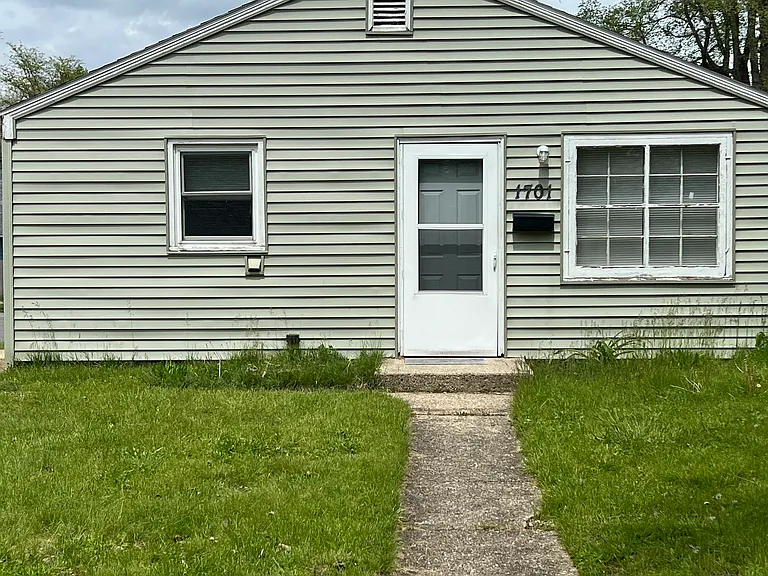 1701 E Donald St — Photo 2