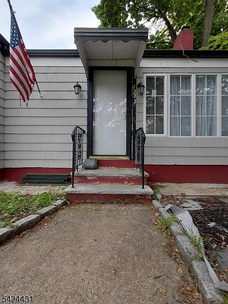 1st image of 1202 E 7Th St