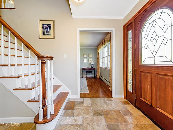 3rd image of 23 Harbor Park Dr