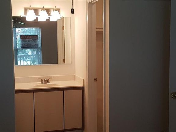 2nd image of 537 Pineland Cir APT 101