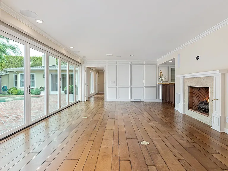 4211 Toluca Lake Ave — Photo 9