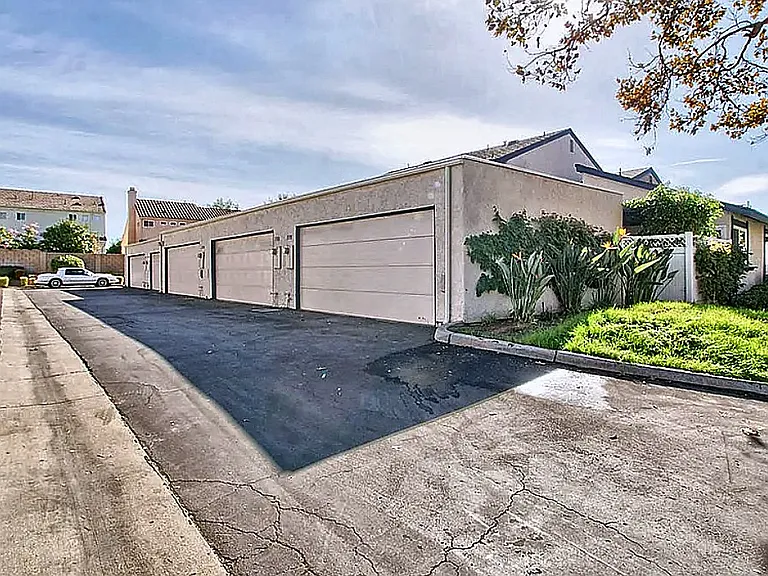 1598 Gatewood Ct — Photo 3