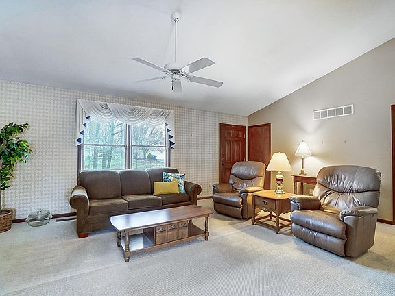 3rd image of 1318 Woodline Dr