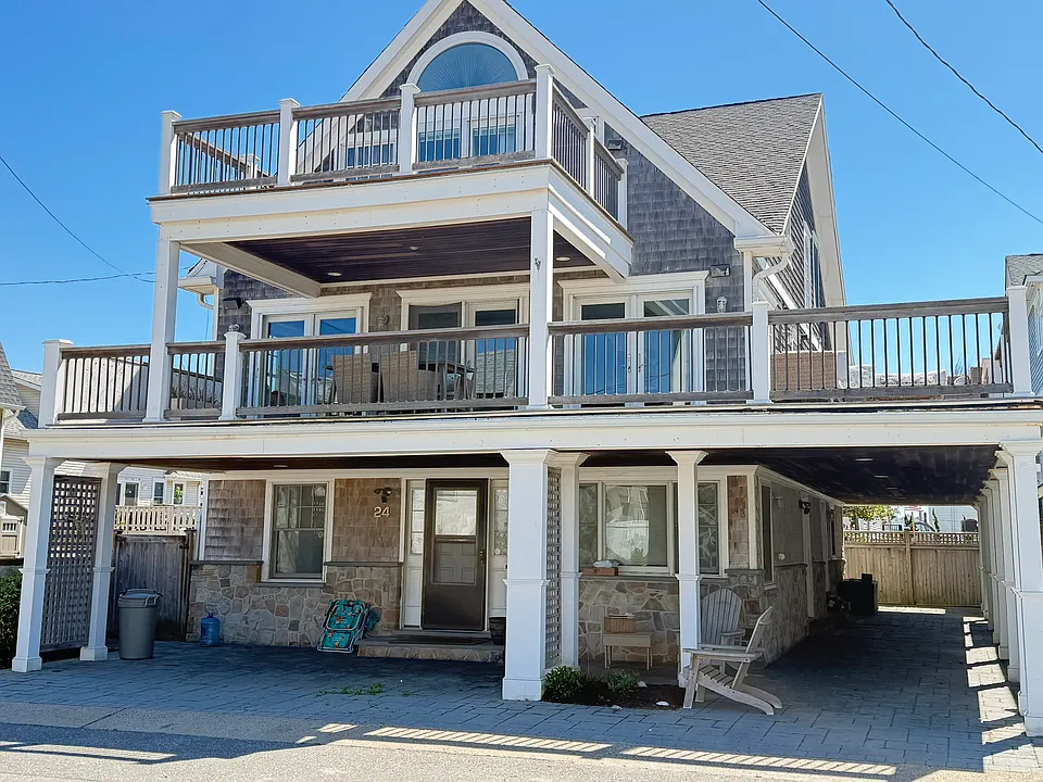 24 Buffalo Ave #2