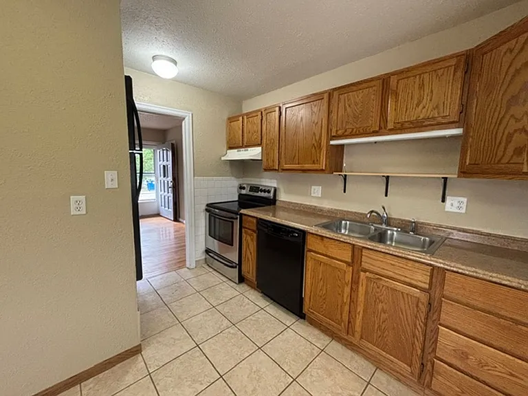2102 S 3rd Ave — Photo 20