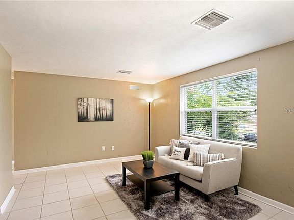 5th image of 212 Linda Vista St