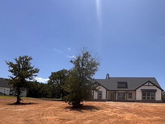 3rd image of 165 Oak Grove Way