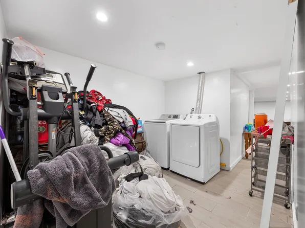 32-30 Anchor Drive image 13 of 33