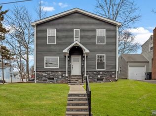 41 Pleasant Ave, Bergenfield, NJ 07621