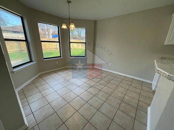 5th image of 2705 Brook Haven Cir