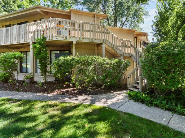 710 Country Club DRIVE #H, Fontana, WI 53125
