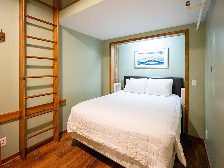 110 N Harbor Dr #104 — Photo 22