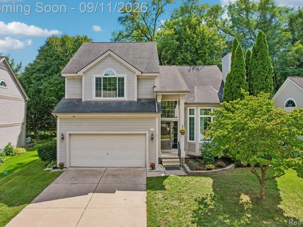 6913 Fox Ln, Waterford, MI 48327
