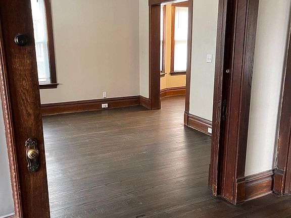 entering living room off of entryway