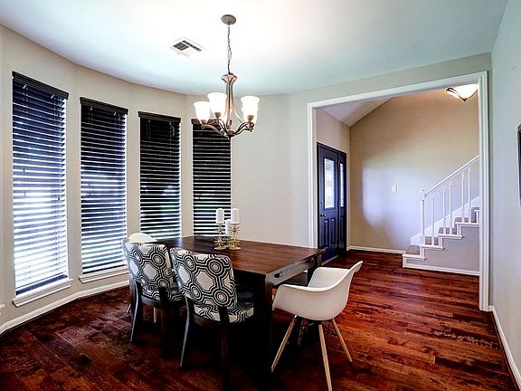 4th image of 739 Dominion Dr