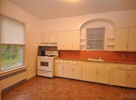 3rd image of 180 Underhill Ave #1