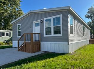 27 Oak Dr, Hamlin, NY 14464