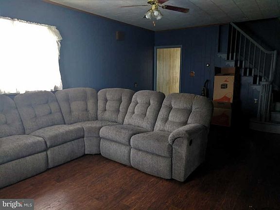 3rd image of 5 E Laurel St