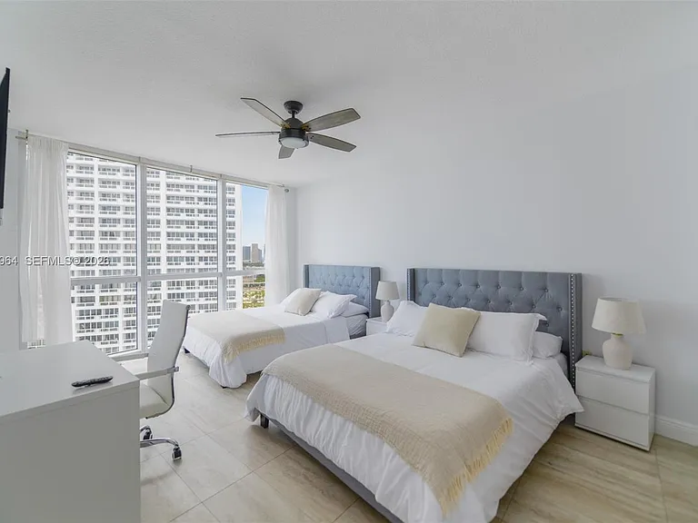 1750 N Bayshore Dr #2402 — Photo 19