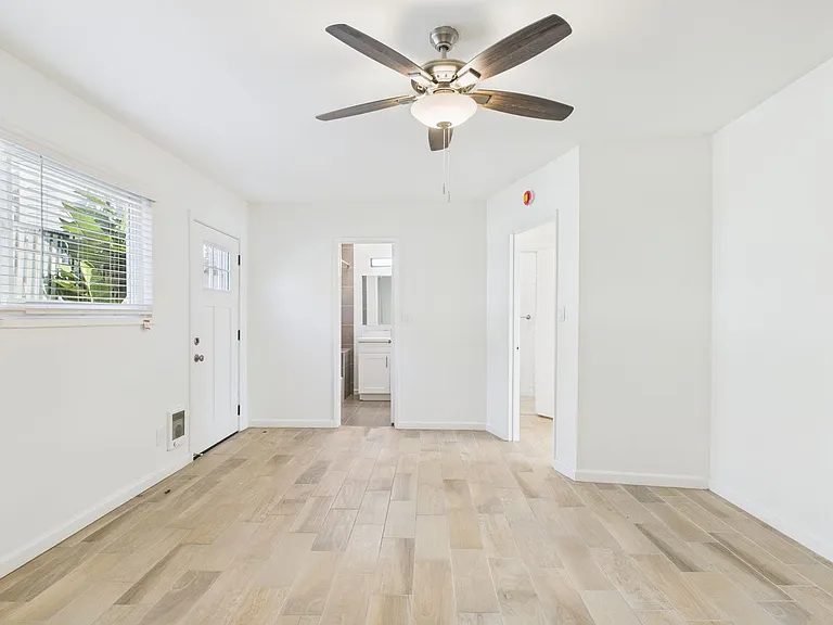 330 W I St — Photo 77