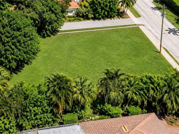541 3rd ST N, NAPLES, FL 34102
