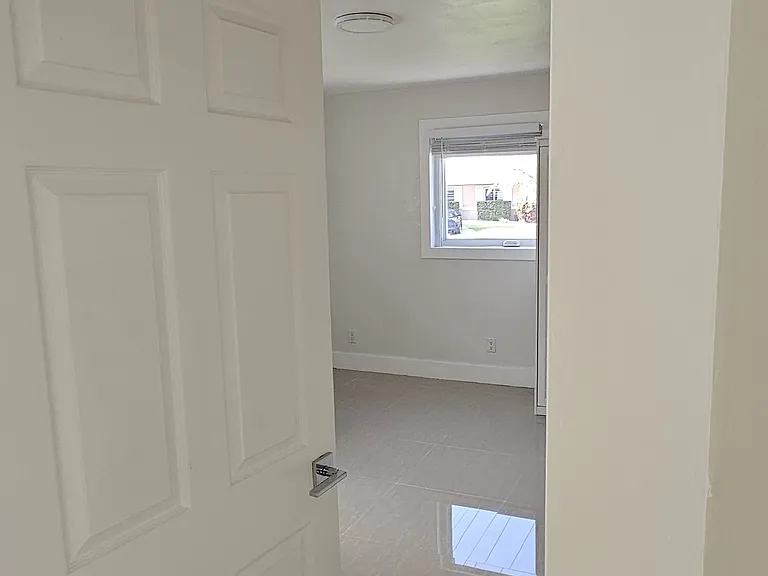 9840 Colonial Dr — Photo 2