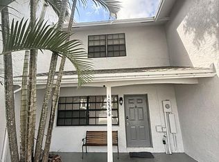 10554 NW 3rd St, Hollywood, FL 33026