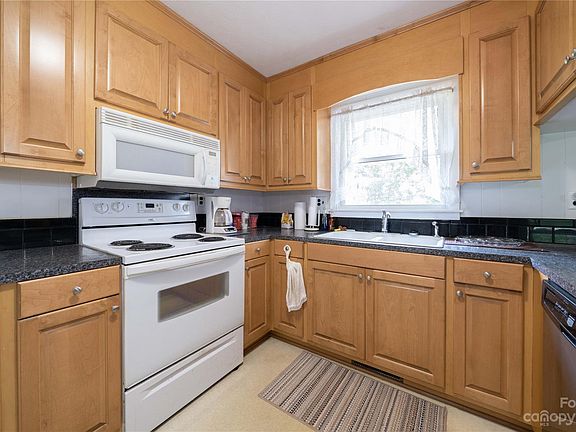 5th image of 1809 Oakhurst Dr