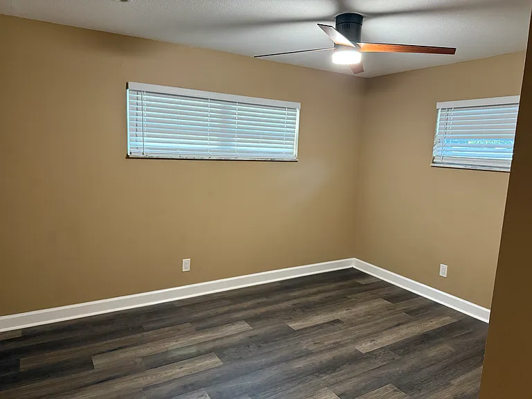 213 S Bradford Ave — Photo 9