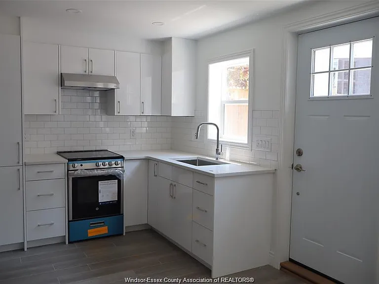 1228 Dougall Ave — Photo 2