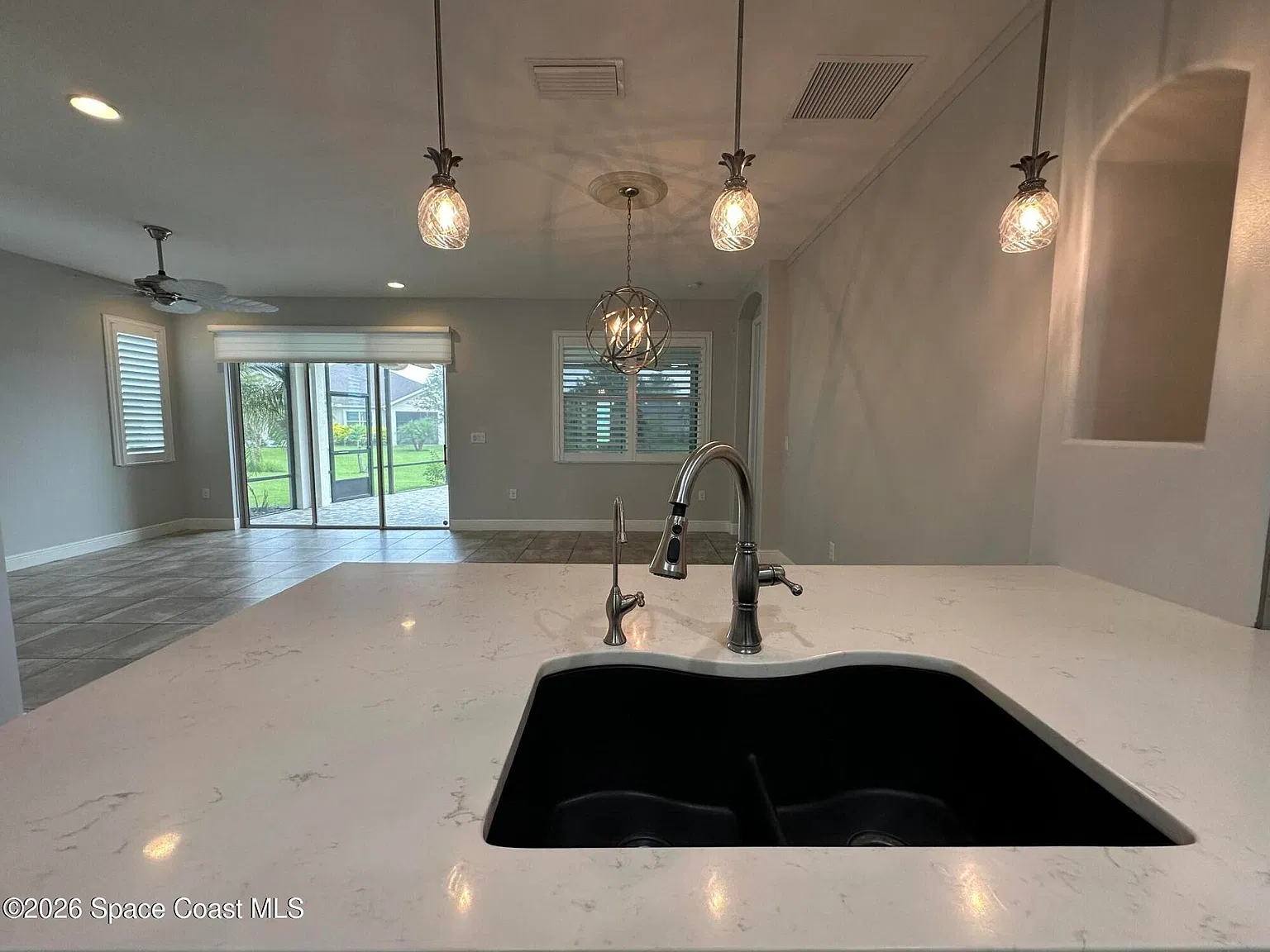 3 bed, 2.0 bath, 1656 sqft, $3,200 — Photo 4