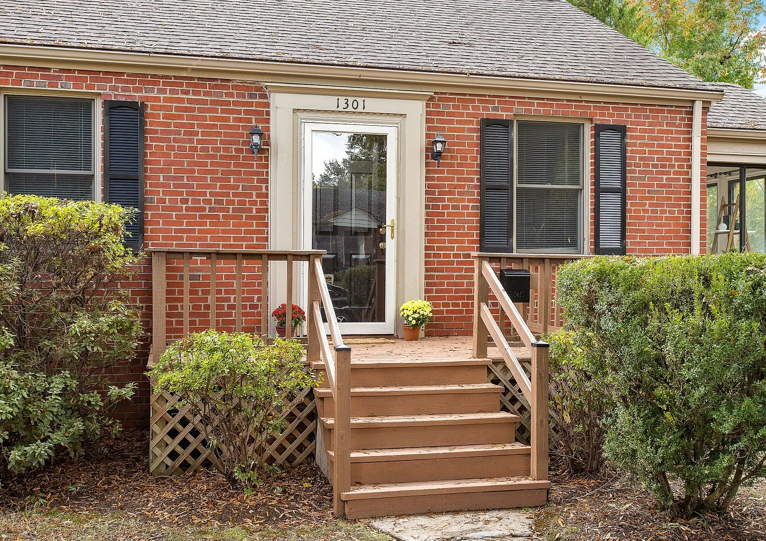 2 Bedroom Home off of Monument Ave with Great Move-In Special!! Available Early September — Photo 4