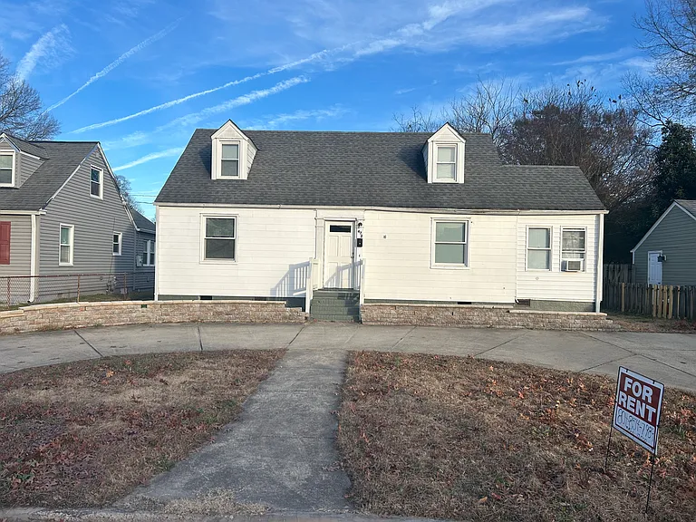 472 Algonquin Rd — Photo 1