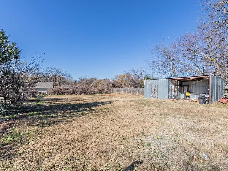 505 N Lamar St — Photo 30