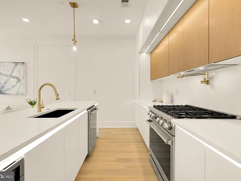 733 Euclid St NW #101 — Photo 8