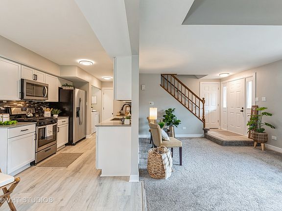 4th image of 9366 Bradford Ln