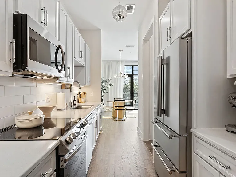 1403 Martin St #202 — Photo 3